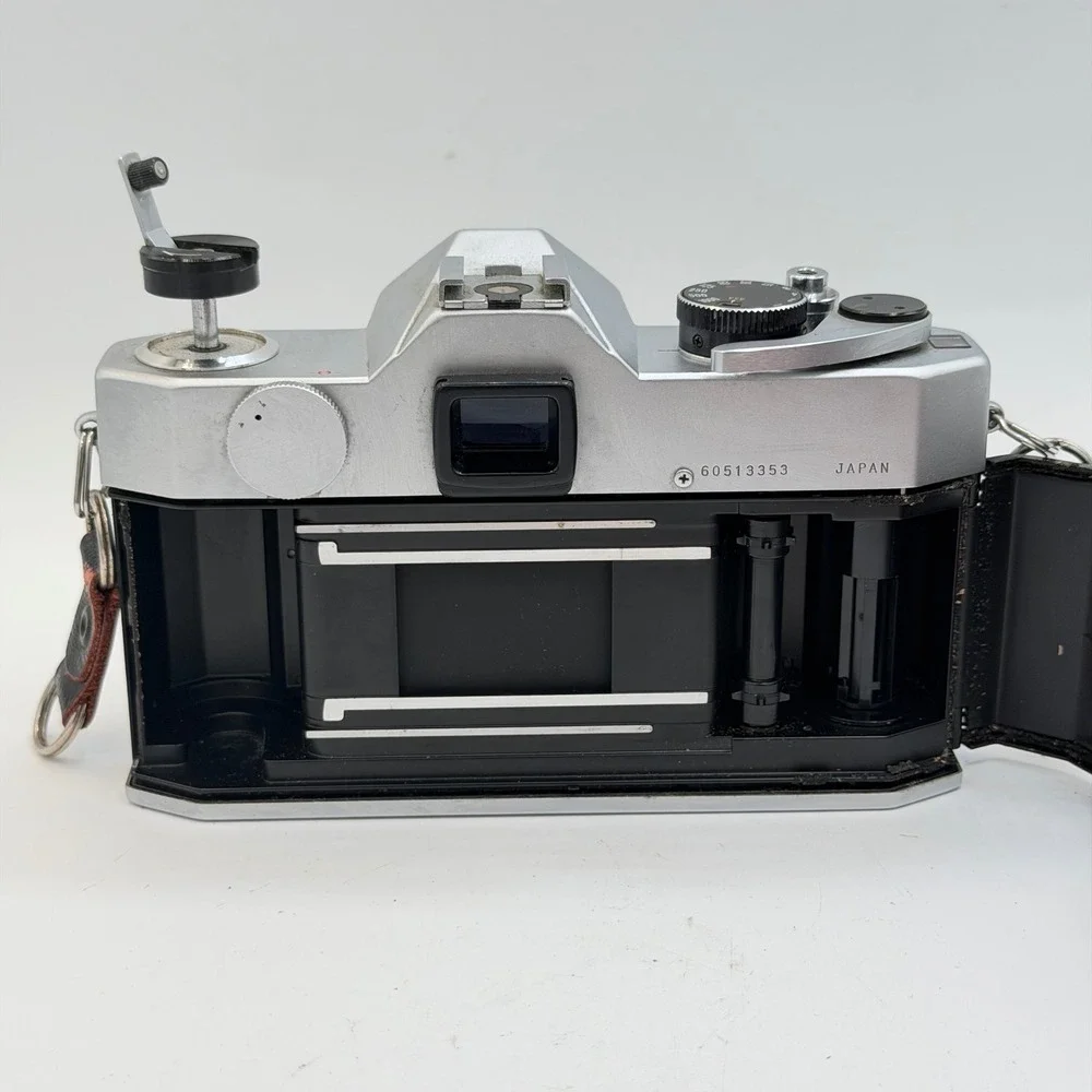 Yashica TL-Electro 35mm SLR Film Camera Body Silver Black M42 Mount 60513353
